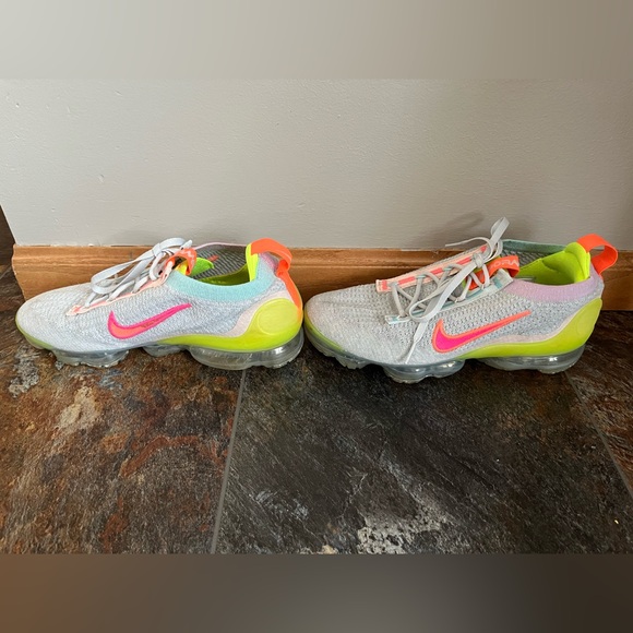 Women’s Nike Air VaporMax 2021 fly knit ‘neon. DH4089-022. Size 9 - Picture 2 of 10